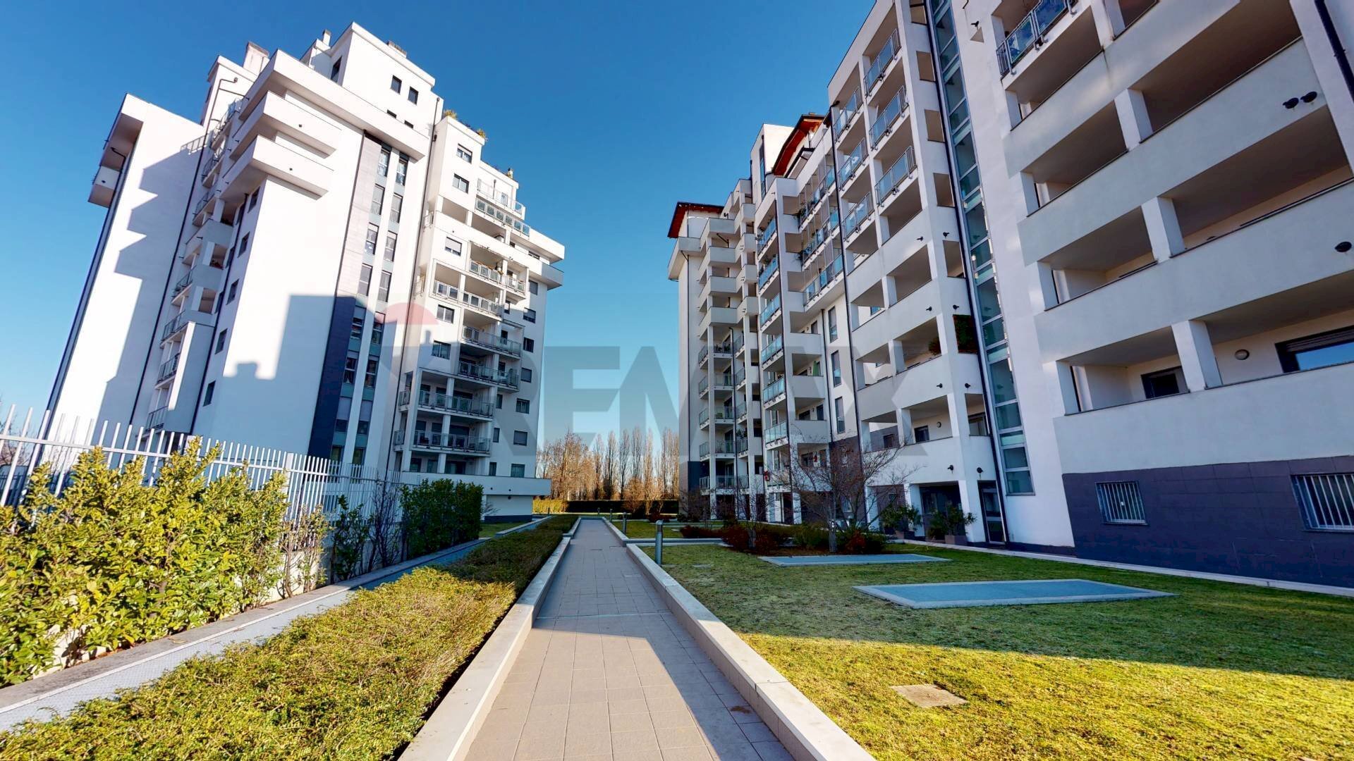 Edificio all\'aperto - Box Via Cristoforo Colombo
 
8, Segrate - foto 1