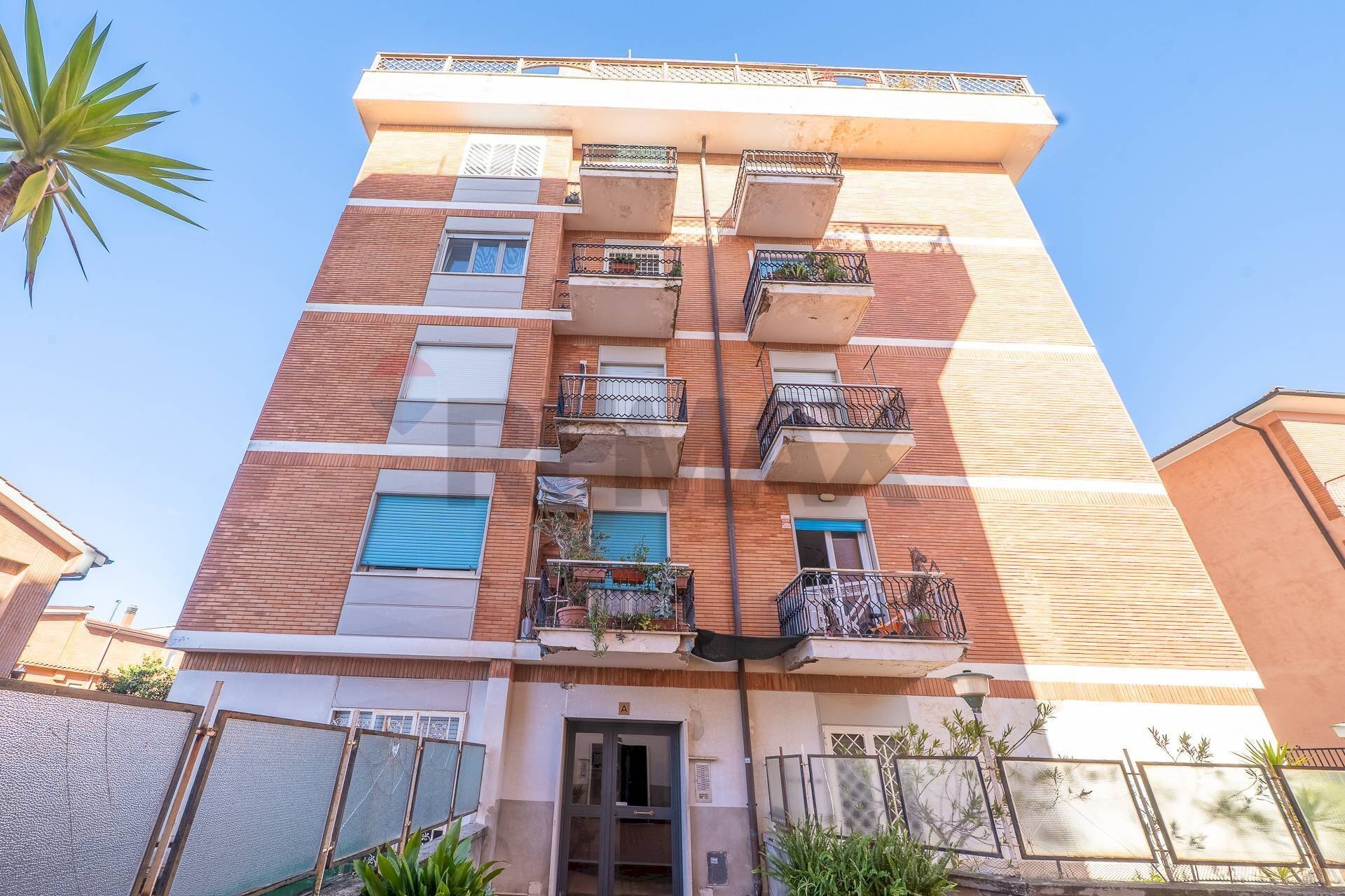 Edificio all\'aperto - Trilocale via Col di Lana
 
18, Ciampino - foto 1