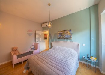 Camera / camera da letto - Trilocale via Col di Lana
 
18, Ciampino - foto 13