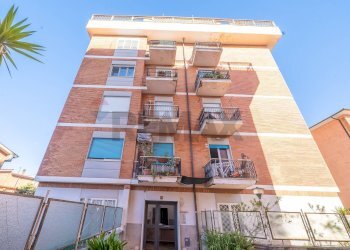 Edificio all\'aperto - Trilocale via Col di Lana
 
18, Ciampino - foto 37