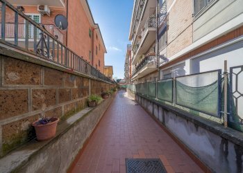 Edificio all\'aperto - Trilocale via Col di Lana
 
18, Ciampino - foto 42