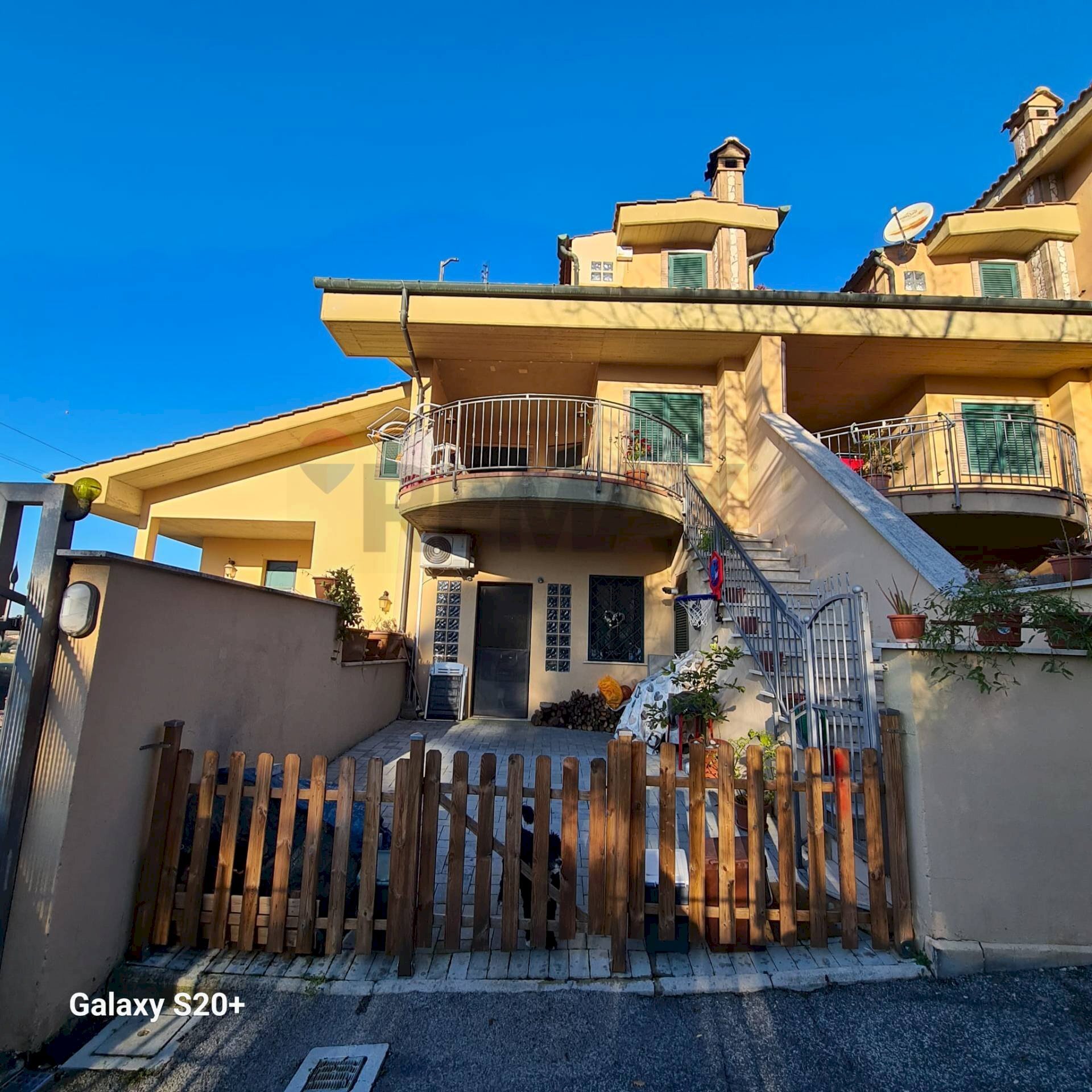 Casa all\'aperto - Villa a Schiera VIA Plutarco
 
62/b, Guidonia Montecelio - foto 1