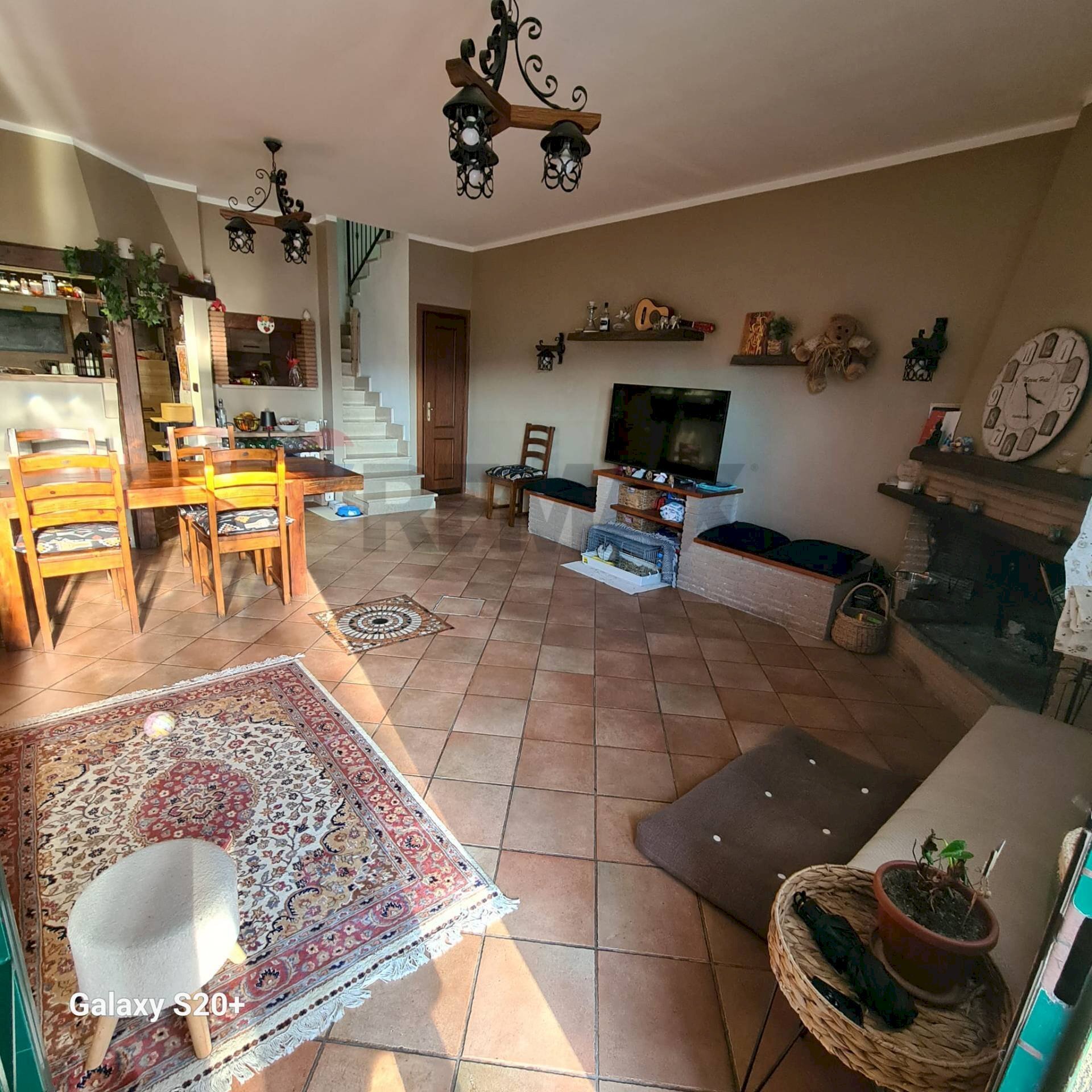Sala da pranzo - Villa a Schiera VIA Plutarco
 
62/b, Guidonia Montecelio - foto 3