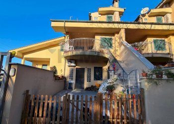 Casa all\'aperto - Villa a Schiera VIA Plutarco
 
62/b, Guidonia Montecelio - foto 1