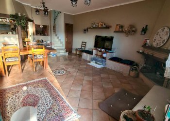 Sala da pranzo - Villa a Schiera VIA Plutarco
 
62/b, Guidonia Montecelio - foto 3