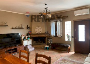 Sala da pranzo - Villa a Schiera VIA Plutarco
 
62/b, Guidonia Montecelio - foto 7