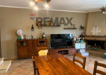 Sala da pranzo - Villa a Schiera VIA Plutarco
 
62/b, Guidonia Montecelio - foto 8