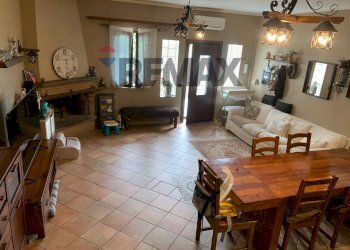 Sala da pranzo - Villa a Schiera VIA Plutarco
 
62/b, Guidonia Montecelio - foto 11