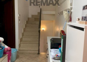 Scale - Villa a Schiera VIA Plutarco
 
62/b, Guidonia Montecelio - foto 15