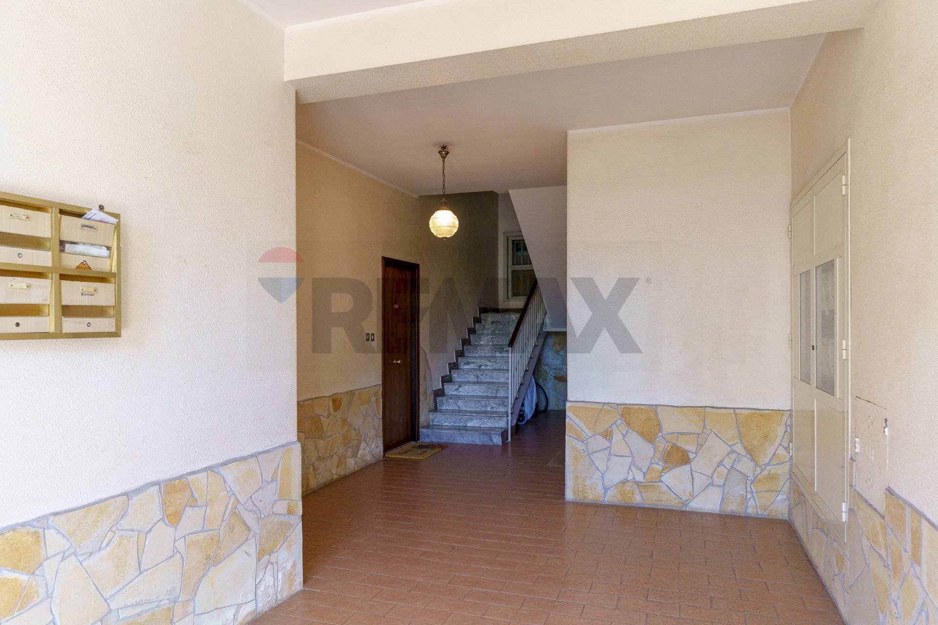 Ricezione / Lobby - Trilocale via giovanni fattori
 
27, Gravina di Catania - foto 2