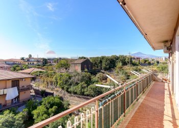 Balcone - Trilocale via giovanni fattori
 
27, Gravina di Catania - foto 1