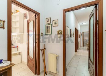 Hall / corridoio - Trilocale via giovanni fattori
 
27, Gravina di Catania - foto 16