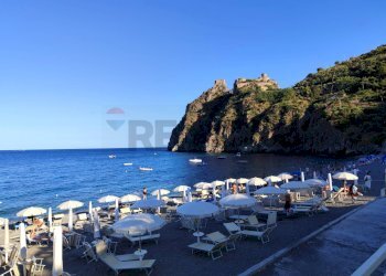 Vista dell\'acqua - Quadrilocale Via Consolare Valeria
 
358, Sant'Alessio Siculo - foto 25