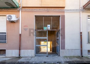 Edificio all\'aperto - Box Via Zara, Siracusa - foto 1