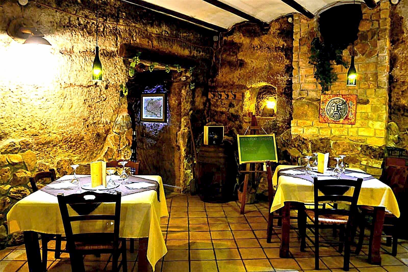 Sala da pranzo - Attività Commerciale via alfieri
 
2, Lentini - foto 1