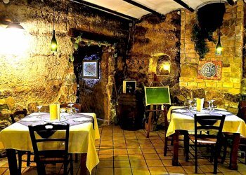 Sala da pranzo - Attività Commerciale via alfieri
 
2, Lentini - foto 1