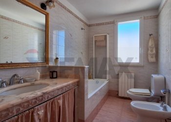 Bagno - Appartamento Viale Ins. R. Errante
 
1, Rosolini - foto 16