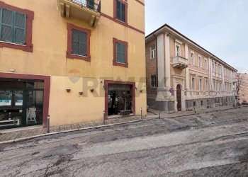 Edificio all\'aperto - Negozio Via Monina
 
1/A, Ancona - foto 3