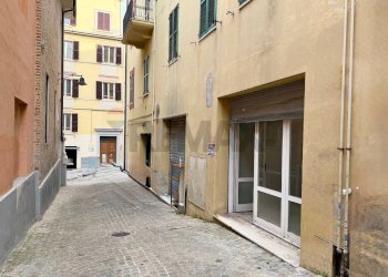 Edificio all\'aperto - Negozio Via Monina
 
1/A, Ancona - foto 9
