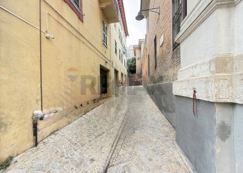 Edificio all\'aperto - Negozio Via Monina
 
1/A, Ancona - foto 11