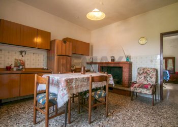 Cucina - Casa semi indipendente Frazione San Giovanni
 
4, Fabriano - foto 2
