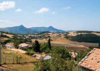 Vista delle montagne - Casa semi indipendente Frazione San Giovanni
 
4, Fabriano - foto 17