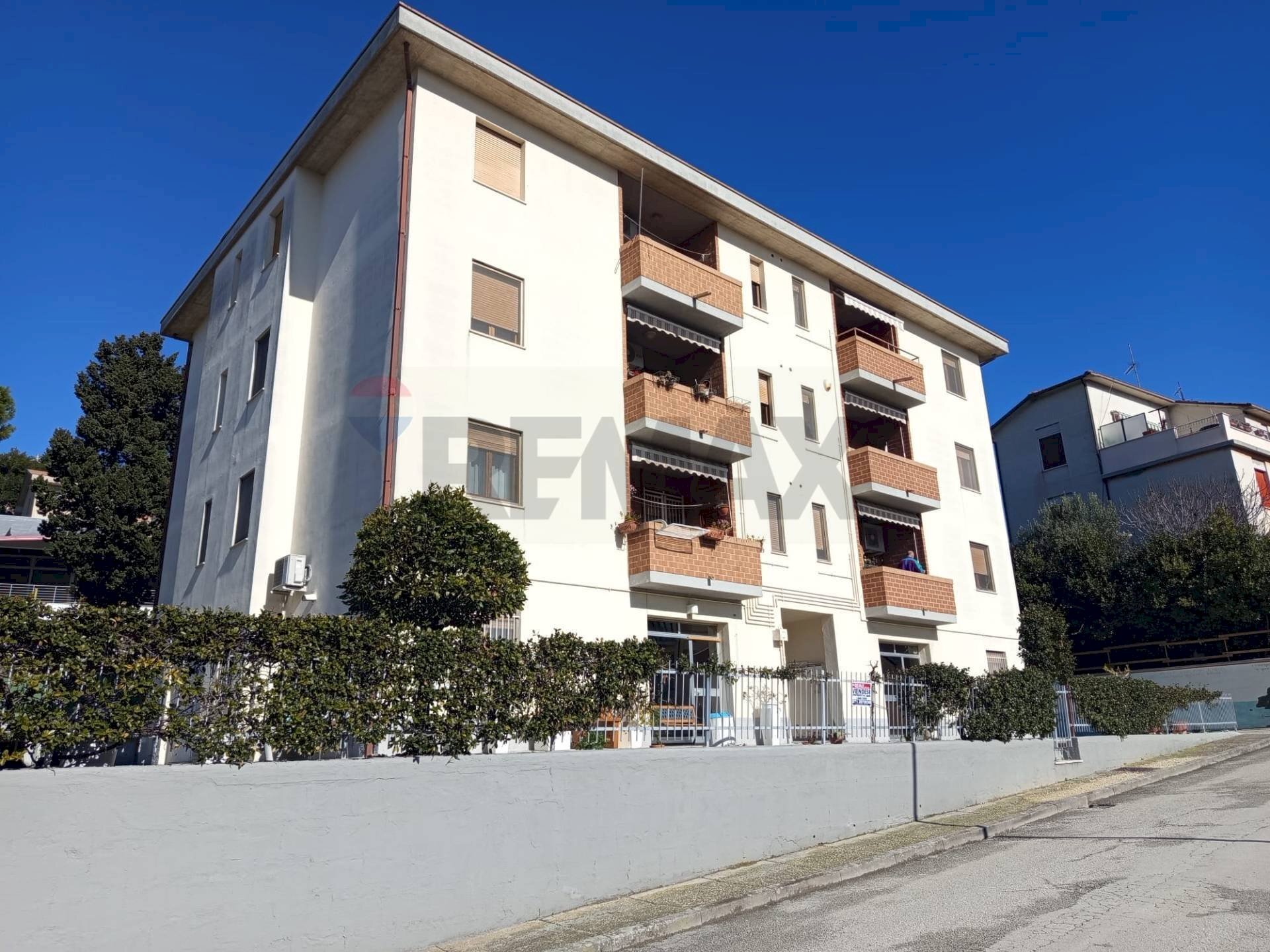 Edificio all\'aperto - Quadrilocale Ginestreto
 
27, Montefano - foto 1