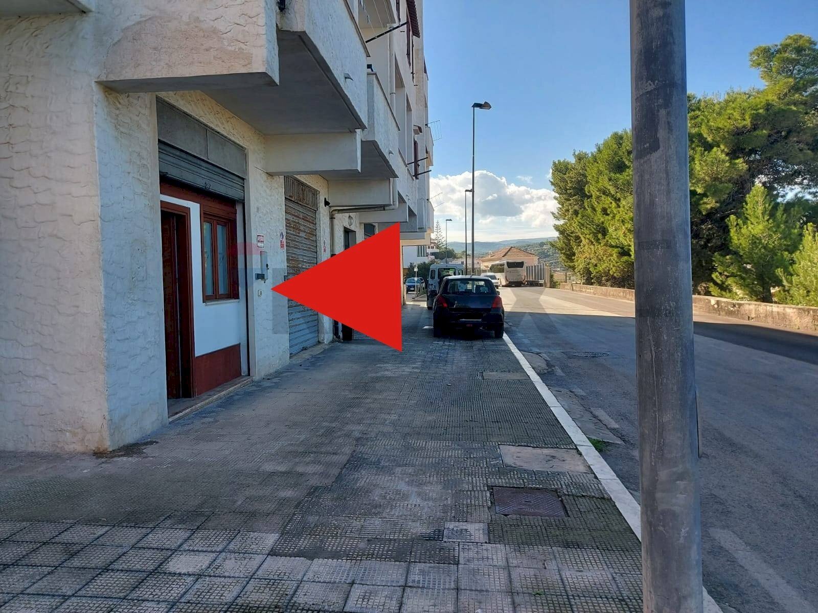 Foto 1 - Locale Commerciale Via Dante Alighieri
 
39, Vieste - foto 1