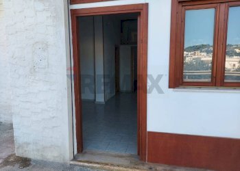 Non correlato - Locale Commerciale Via Dante Alighieri
 
39, Vieste - foto 4