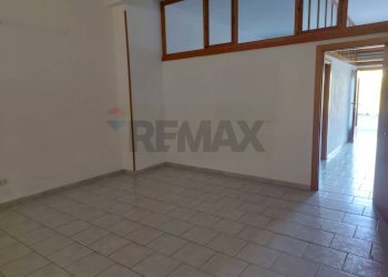 Stanza vuota - Locale Commerciale Via Dante Alighieri
 
39, Vieste - foto 5