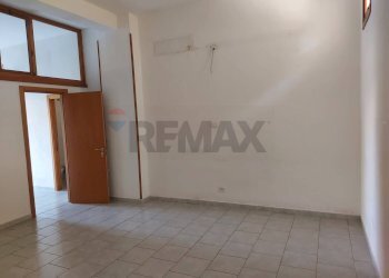 Stanza vuota - Locale Commerciale Via Dante Alighieri
 
39, Vieste - foto 6