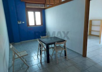 Sala da pranzo - Locale Commerciale Via Dante Alighieri
 
39, Vieste - foto 8