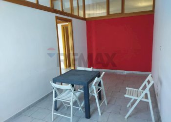 Sala da pranzo - Locale Commerciale Via Dante Alighieri
 
39, Vieste - foto 9