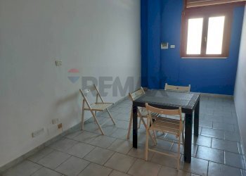 Sala da pranzo - Locale Commerciale Via Dante Alighieri
 
39, Vieste - foto 10