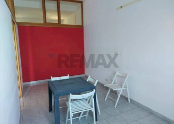 Sala da pranzo - Locale Commerciale Via Dante Alighieri
 
39, Vieste - foto 12