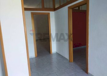 Hall / corridoio - Locale Commerciale Via Dante Alighieri
 
39, Vieste - foto 13