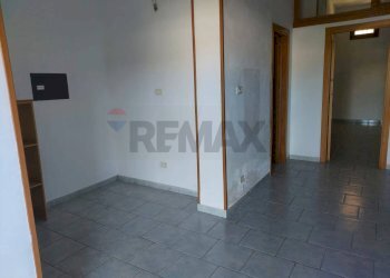 Stanza vuota - Locale Commerciale Via Dante Alighieri
 
39, Vieste - foto 14