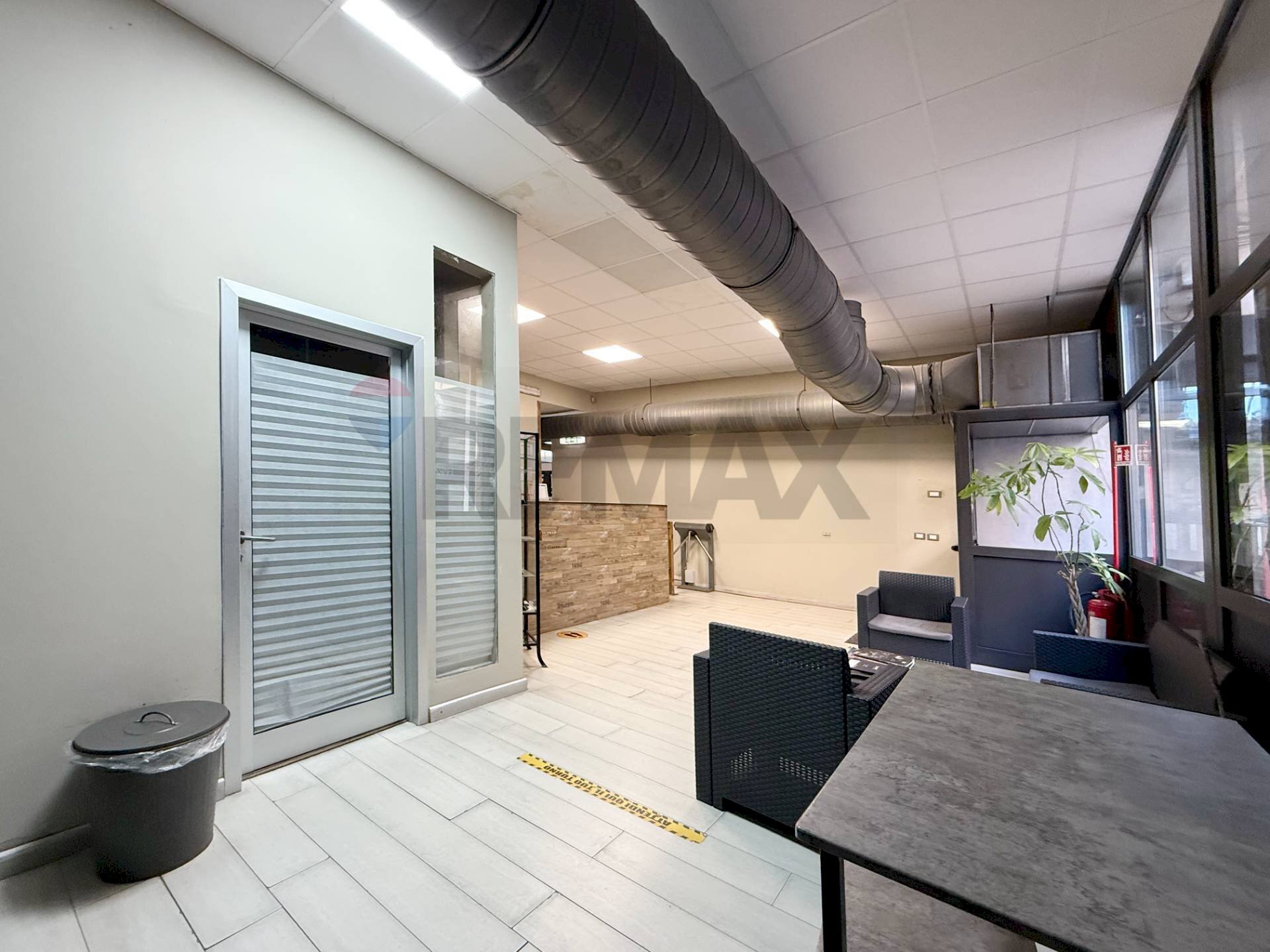 Ricezione / Lobby - Commercial Premises Via Valmontone
 
16, Roma - photo 3