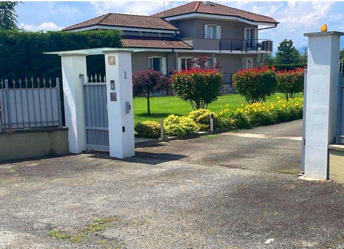 Foto 1 - Villa Via Boschetti
 
15, Front - foto 1