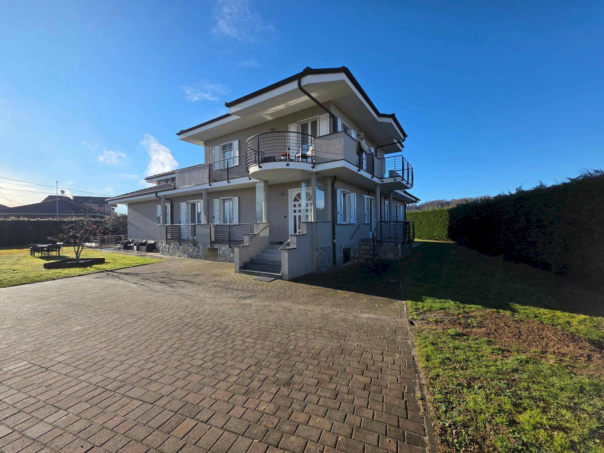 Foto 3 - Villa Via Boschetti
 
15, Front - foto 3