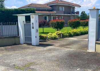 Foto 1 - Villa Via Boschetti
 
15, Front - photo 1