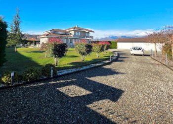 Foto 5 - Villa Via Boschetti
 
15, Front - photo 5