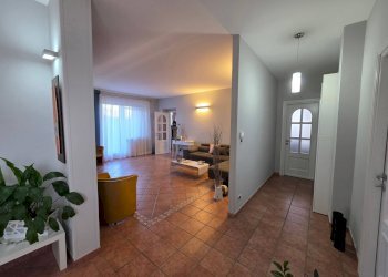 Foto 9 - Villa Via Boschetti
 
15, Front - photo 9