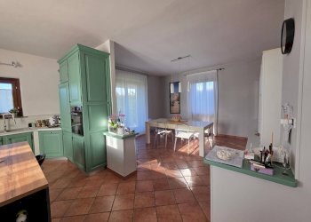 Foto 14 - Villa Via Boschetti
 
15, Front - photo 14