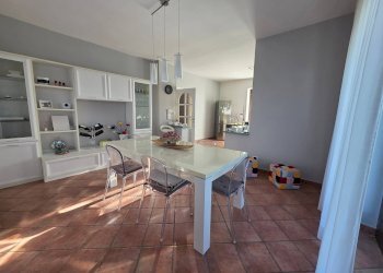 Foto 16 - Villa Via Boschetti
 
15, Front - photo 16