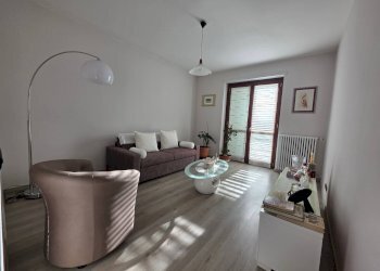 Foto 27 - Villa Via Boschetti
 
15, Front - photo 27