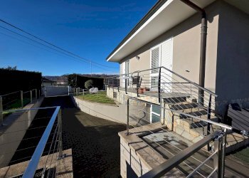 Foto 28 - Villa Via Boschetti
 
15, Front - photo 28