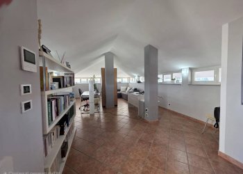 Foto 41 - Villa Via Boschetti
 
15, Front - photo 41