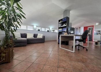 Foto 43 - Villa Via Boschetti
 
15, Front - photo 43