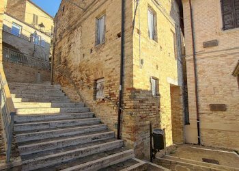 Foto 34 - Quadrilocale Vicolo Porta Vecchia
 
1, Acquaviva Picena - foto 34